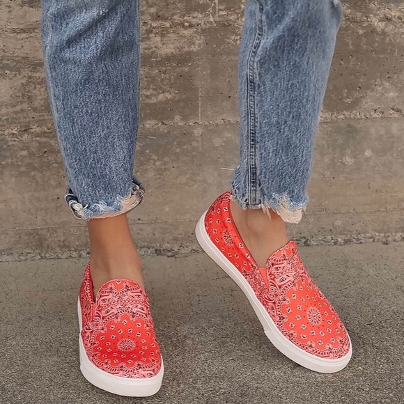 🆕{Steve Madden} Coulter Red Paisley Print Slip-On Sneakers - Picture 1 of 16